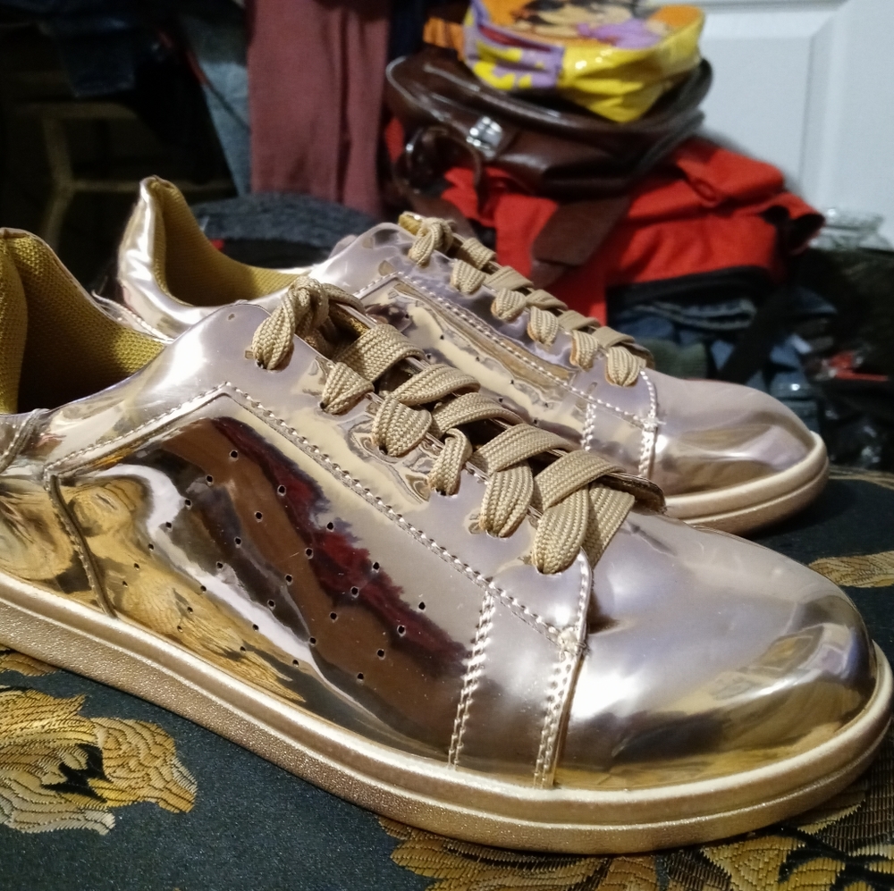 N.Y.L.A. ICONIC SHINY GOLDEN NEW! SIZE 6 WOMEN SNEAKERS,🎁GIFT IT.